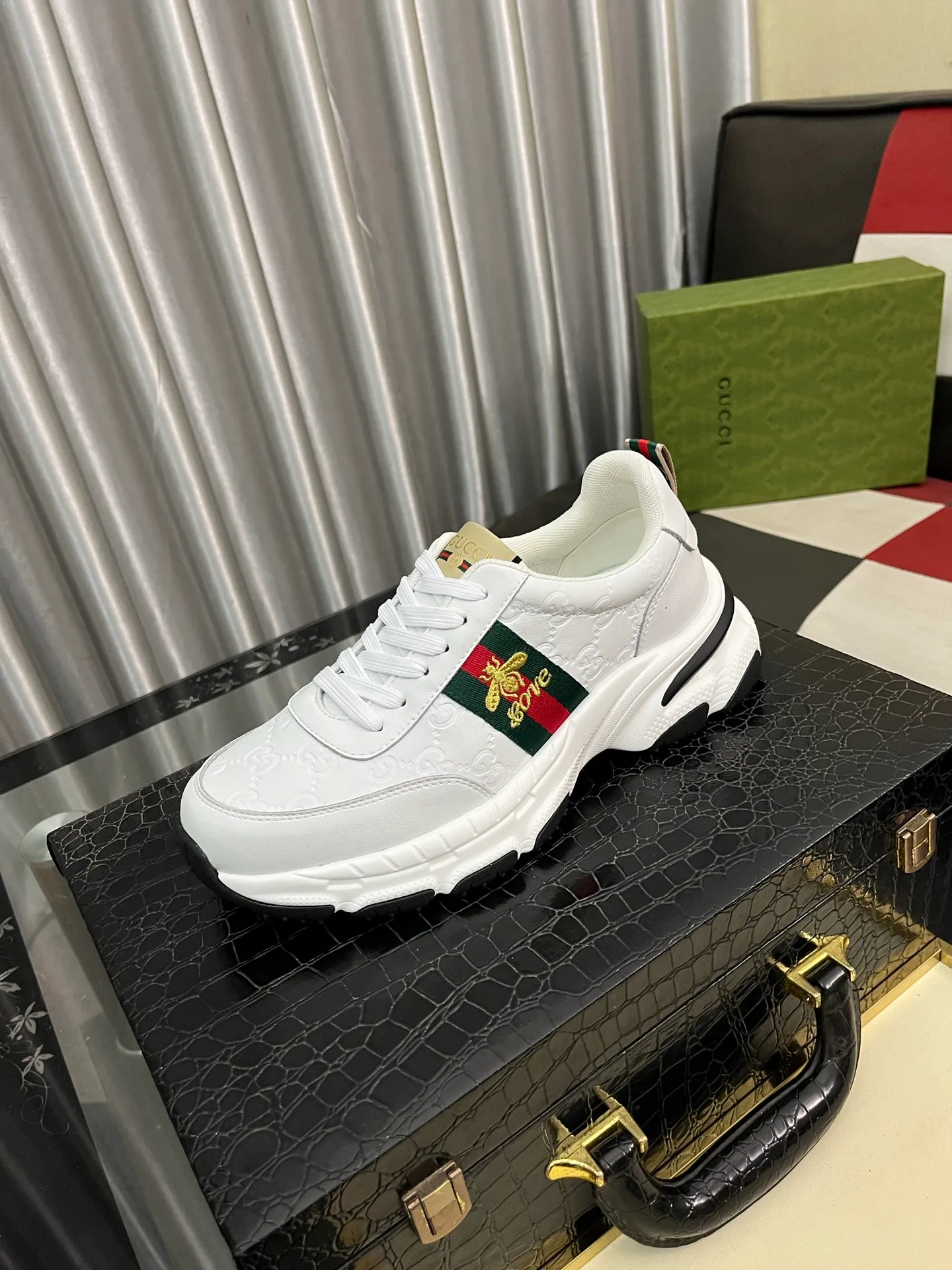 Men's Men's Shoes 💰458⌚️⌚️《Gucci*》The latest hot-selling casual shoes, top brand [seduce] luxury~purchase, top~quality. [Strong] The upper is made of imported breathable cowhide with material ➕ breathable sheepskin feet (•) and fine workmanship. Original stylish and stylish soft rubber wear-resistant and non-slip outsole, light and comfortable on the foot, size: 38-443️⃣colors available